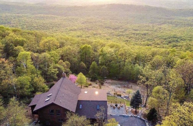 Mountain Luxury - Hot Tub, Amazing Views & More!