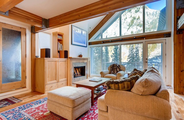 Mountain Modern Ski-in/out Townhome with Private Hot Tub
