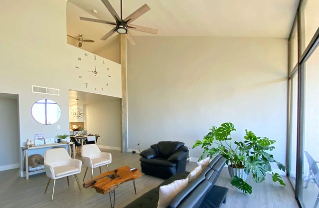 Mountain side retreat w/ floor to ceiling windows!