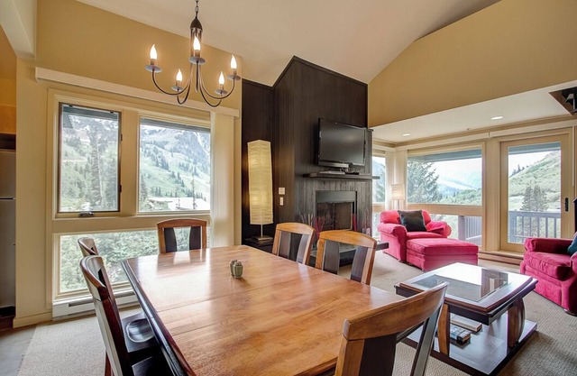 Mountain Summit Getaway - within minutes of Alta and Snowbird