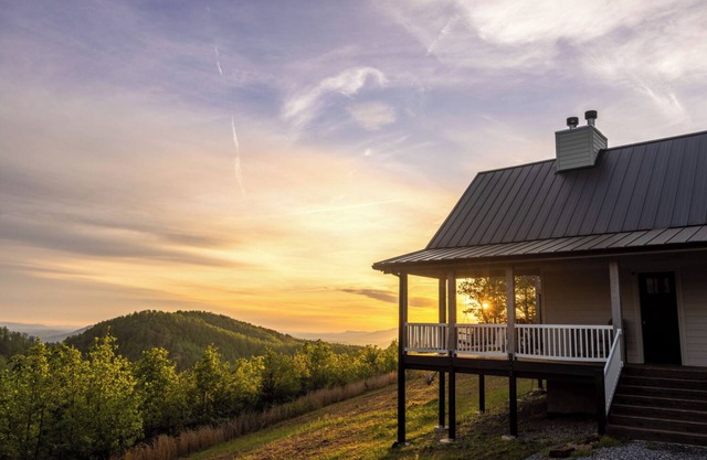 Mountain Top Escape with Hot Tub, Fire Place, Wi-Fi & Cell Service