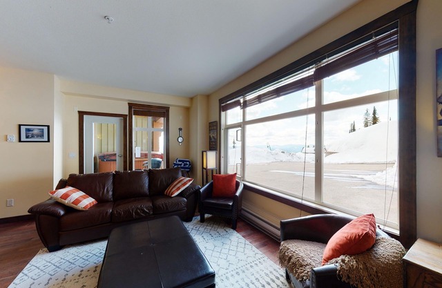 Mountain view ski-in/out home with a hot tub & fireplace - walk to village