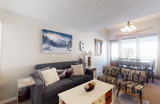 Mountain View Condo with Shared Hot Tub/Sauna, Balcony, Full Kitchen, & WiFi