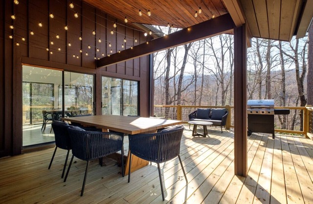 Mountain view with nearby waterfall and hiking - 10 min to Brevard