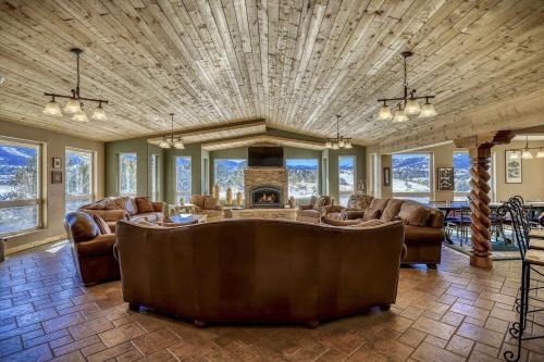 Mountain Views Retreat