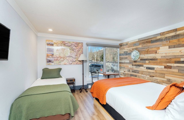 Mountainside Inn Hotel Room With Kitchenette