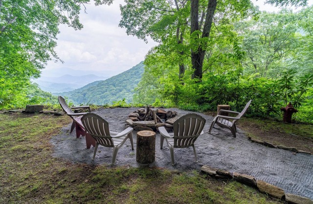 Mountaintop cabin with stunning views and private hiking trails.