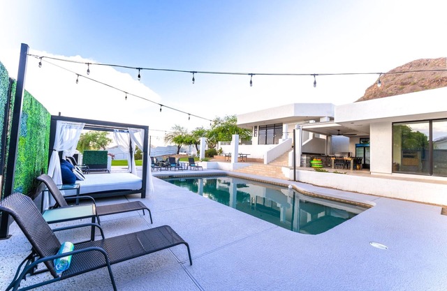 Mountaintop Home Sleeps12-24 Pool/Billards/HotTub
