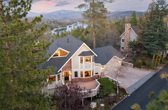 Movie Room, Hot Tub, Game Room | 4mins to Lake Access | Pollock by AvantStay
