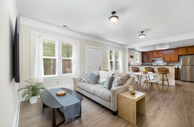 Mozart’s Flat - Fully Renovated with Blazing WiFi