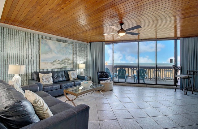 MP304 | 2BD Beachfront Paradise | Resort Pools