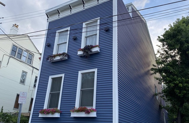 Mt. Adams1st flr 2-bdrm apt w/courtyard. Parking! No cleaning fee!