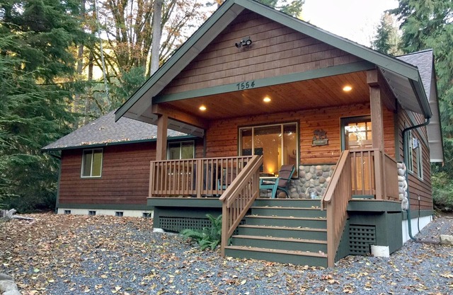 Mt. Baker Lodging Cabin 65 – SLEEPS 10!