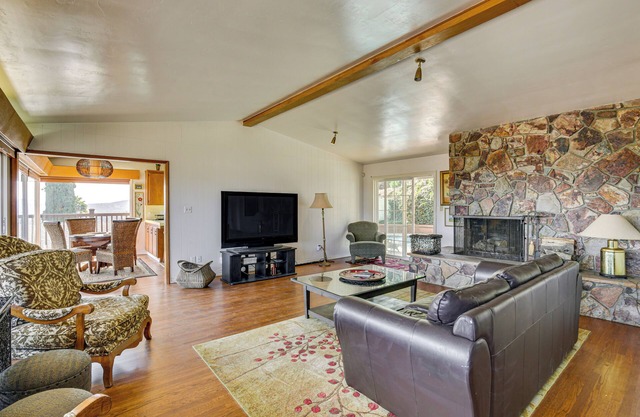 Mt. Nebo Oasis in La Mesa w/Wraparound Deck