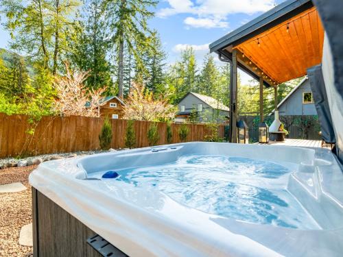 Mt Rainier Retreat Private Hot Tub Firepit