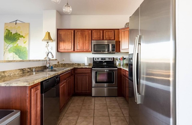 Mt Views balcony 2nd Flr MidTown Gated Pool HOT tub