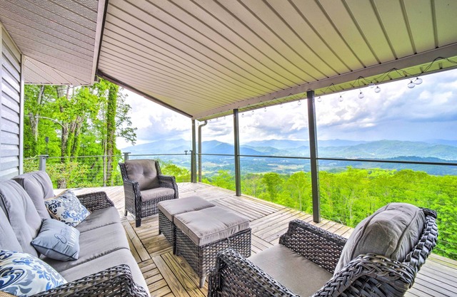 Mtn Treehouse w/Fire Pit, Breathtaking Views
