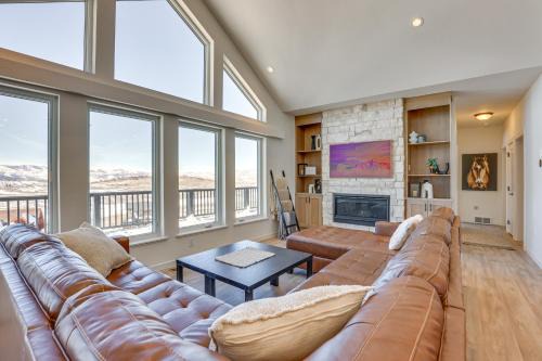 Mtn-View Deck and Game Room Granby Getaway