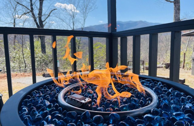 Mtn View, Outdoor Fire Pit, Privacy & Location ❤️