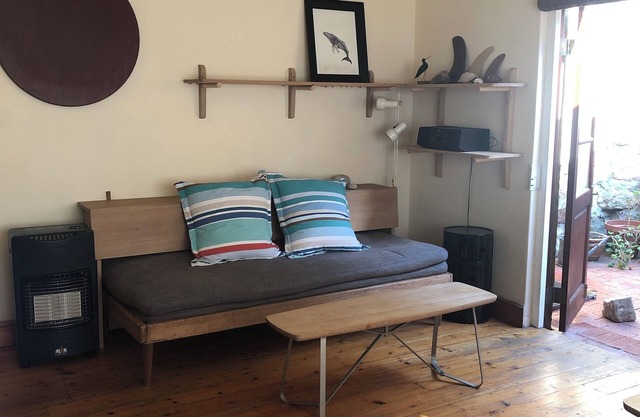 Muizenberg Magic-beach and mountain apartment