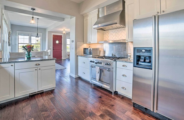 Mukilteo Retreat w/ Fire Pit & Ocean Views!