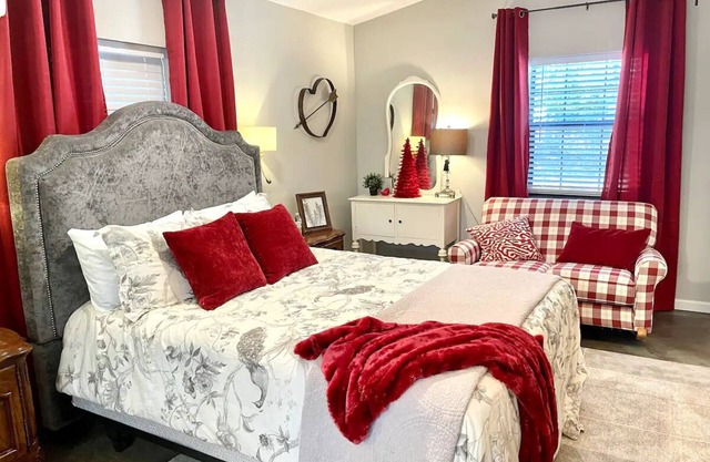 Muleshoe Room in Red Oak Lodge @ Towering Oaks b&b