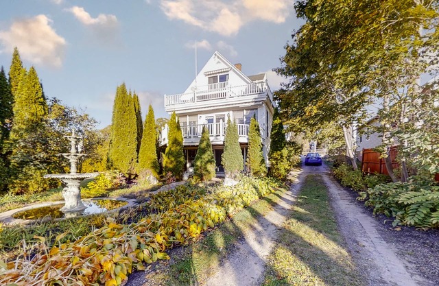 Multi-unit with oar & boat house with private dock & kayaks