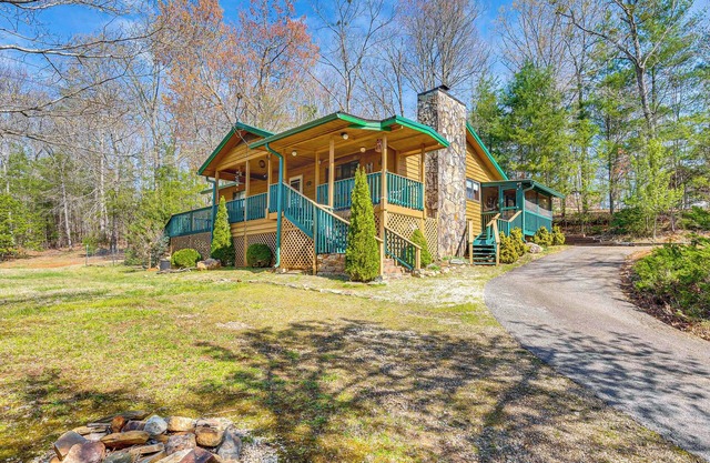Murphy Cabin w/Deck, Grill & Private Pond!