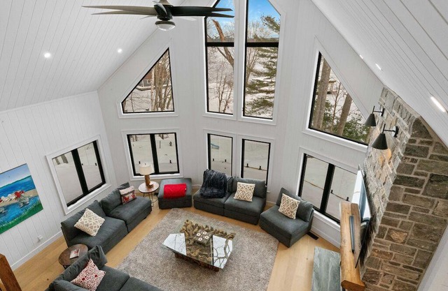 Muskoka Cottage - The Summer House. nBeautiful in summer and stunning in winter.