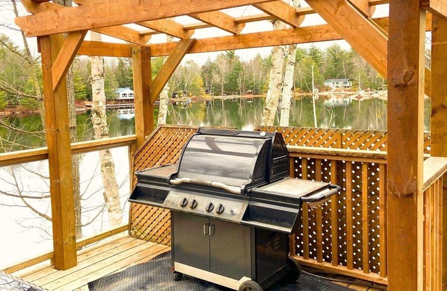 Muskoka Waterfront: Firepit,Games Rm,Starlink WiFi