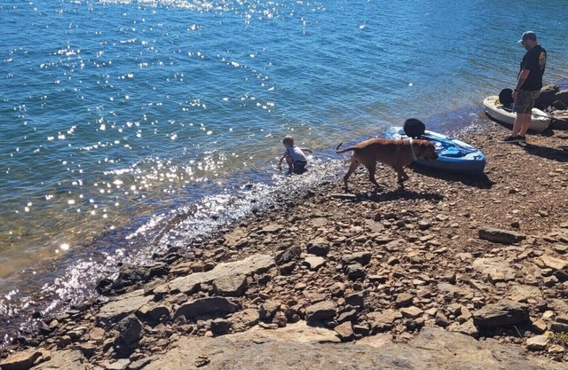 "MUTT RANCH" lake home