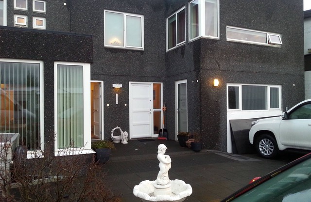 My Guests 3 Lindarbraut 13