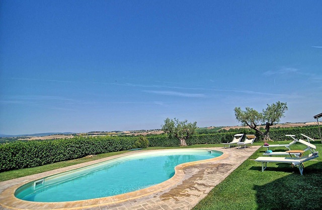 My Rental Homes - Casale dei Frati with large private garden and private pool
