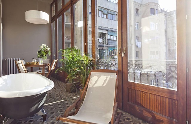 My Space Barcelona 2 apartments on Rambla Catalunya for 14 pax