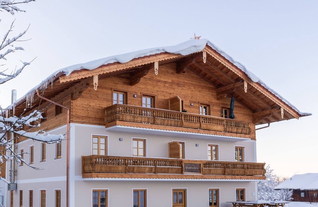 MY STAY Holiday home between Chiemsee beach & Kampenwand for up to 8 pers, 155sqm