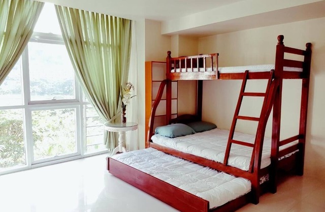 Myna Lagoon Pico de Loron