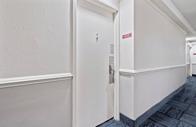 Myrtle Beach Landmark Studio w/King & WiFi