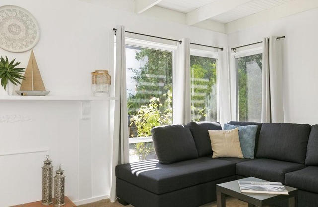 Mysa Anglesea Sleeps 7 WiFi SmartTV Cafes Shops