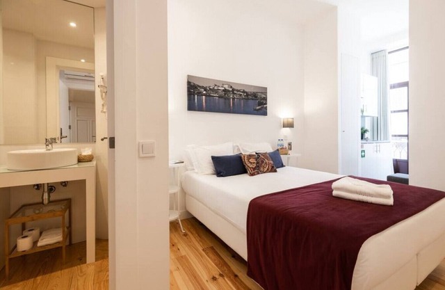 MyStay - Porto Centro studio with balcony in the city center