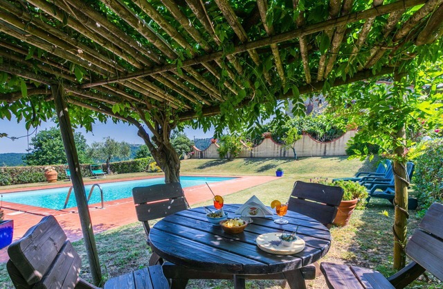 Nice apartment for 4 people with A/C, pool, WIFI, TV, patio, pets allowed and parking