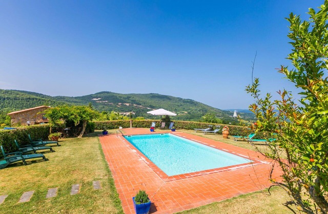 Nice apartment for 12 people with A/C, pool, WIFI, TV, patio, pets allowed and parking