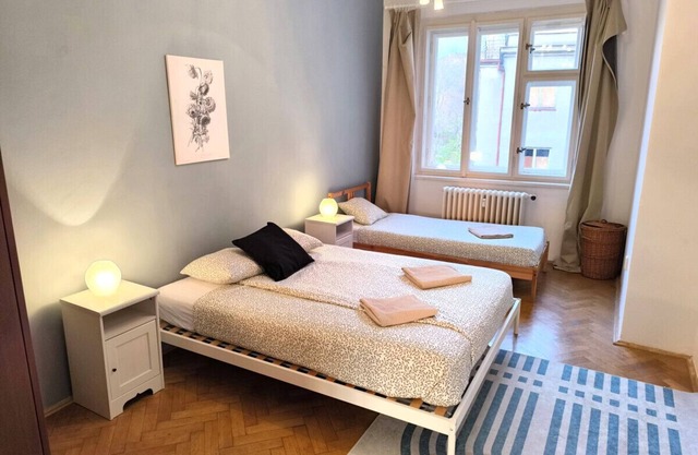 Na Slupi Sanctuary:Serene 2-Bedroom Getaway Prague