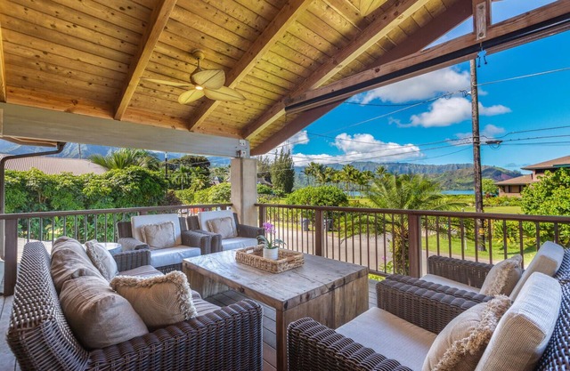 Nalu Hanalei, Stunning Hanalei home right by the beach! TVR#5123
