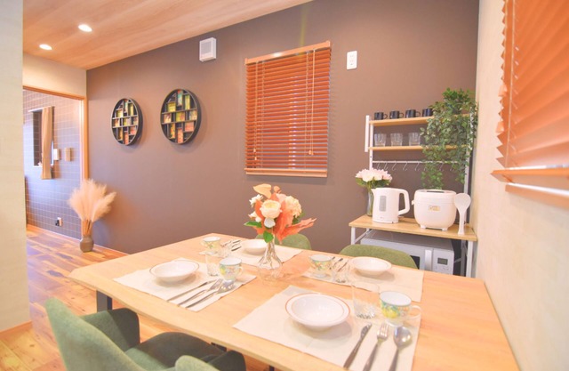 Namba 6 mins direct to EXPO 15 mins direct to USJ 11 mins free parking Newly built single family house with free parking EXPO25 Shinsaibashi Central location in Osaka Convenient to everywhere!