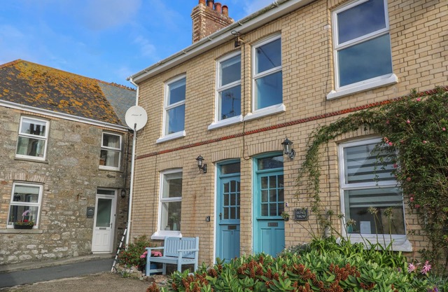 NANA'S HOUSE, pet friendly, character holiday cottage in Marazion