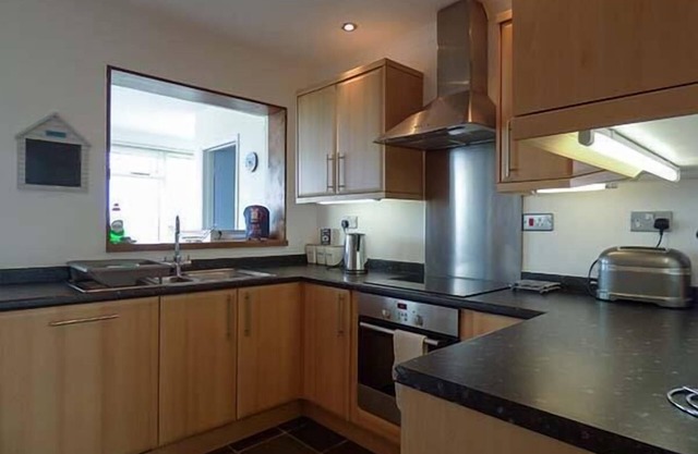 NANS-TEK, family friendly, with hot tub in Crackington Haven