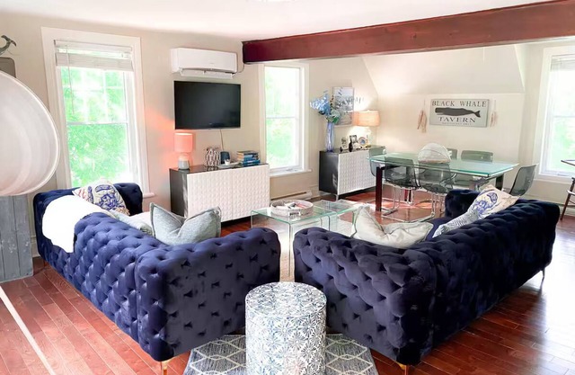 Nantucket-Style in Hudson: Beach Walks & Forest Trails, 1 step to Montreal Magic