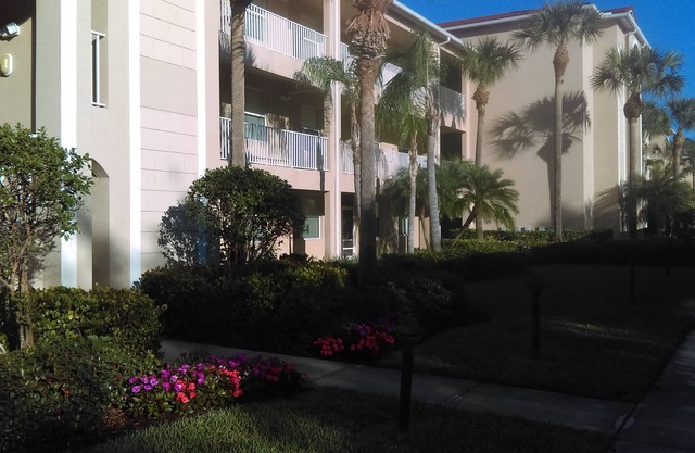 Naples -Cypress Woods-Golf Community Clubhousepools,Exercise