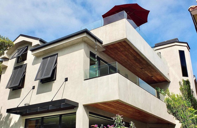 Naples Luxury Retreat - 2 BDR: Walk to Beach, Dining & Shops