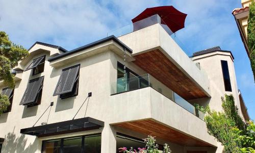 Naples Luxury Retreat - 2 BDR Walk to Beach Dining & Shops